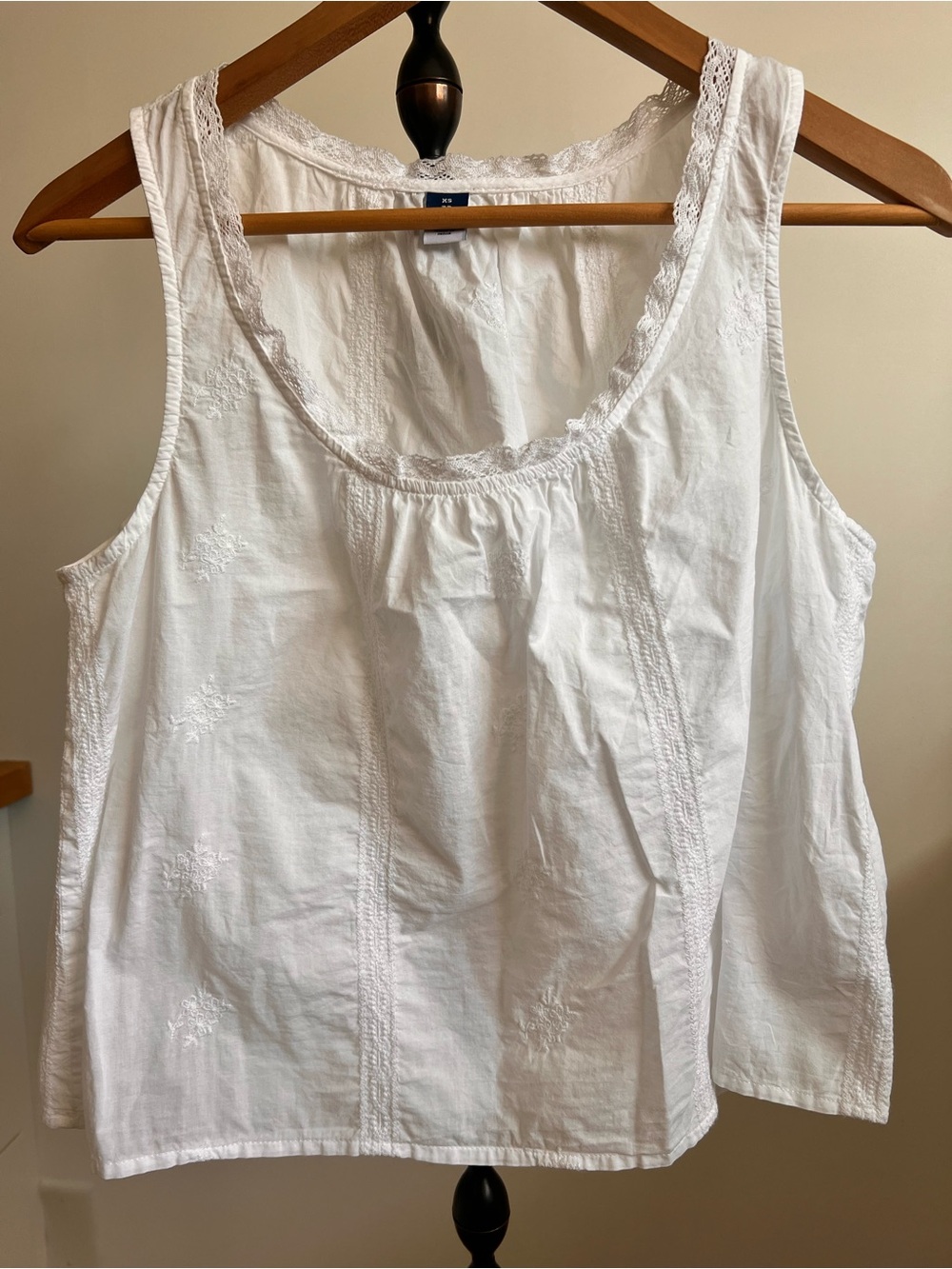 100% Cotton White Lace-Trim Sleeveless Tank Top
